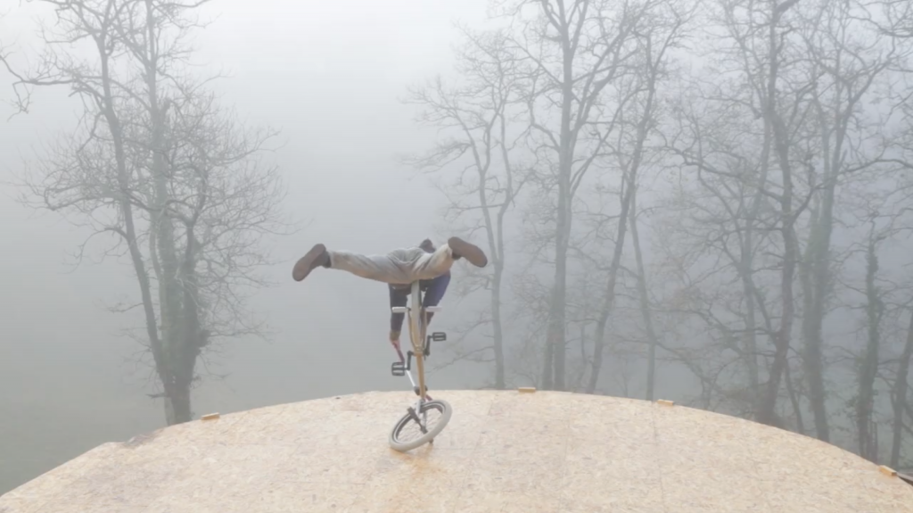 clip/teaser-BMX-figures-flat-brouillard