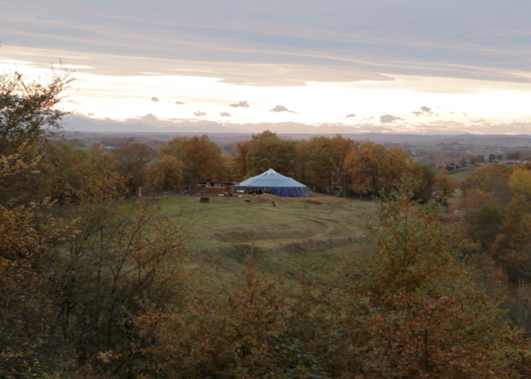 docu-chapiteau-gers-cirque-collectif-la-gnak