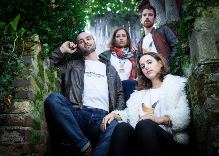 corporate-kutuun-modèle-marque-tshirt